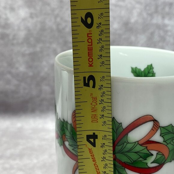 4 Vintage Footed Christmas Mugs Berries & Bows Pattern Cups by Wicks N' Sticks - Picture 8 of 9